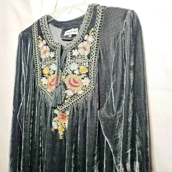 🛑 Time For Me Womens Blue Embroidered Pleated Boho Poly Stretch Velvety Top L - Picture 3 of 10